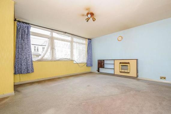 2 bedroom Flat for s...